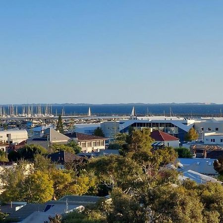 Sky High On Arundel - Central Fremantle Apartment Exterior foto