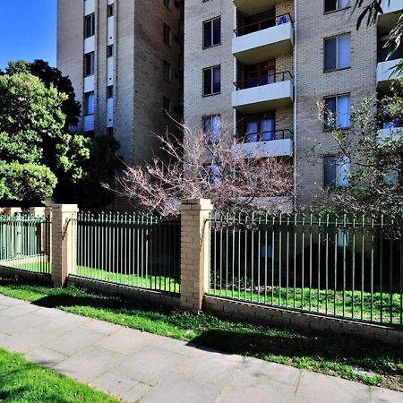 Sky High On Arundel - Central Fremantle Apartment Exterior foto