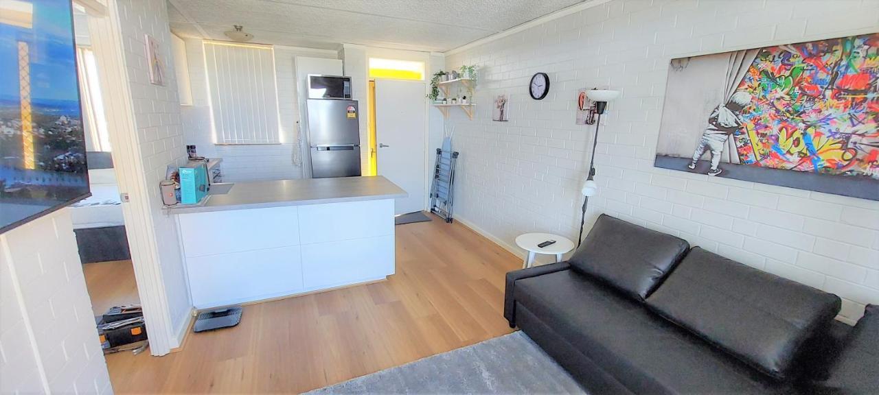Sky High On Arundel - Central Fremantle Apartment Exterior foto