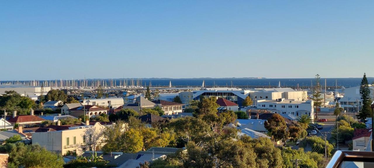 Sky High On Arundel - Central Fremantle Apartment Exterior foto